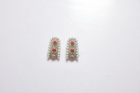 Vintage stud earrings with rhinestone and glass pearl inlay